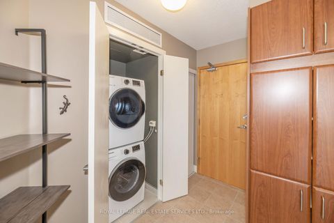 Photo 17 at 707 - 550 Queens Quay W, Waterfront Communities C1, Toronto