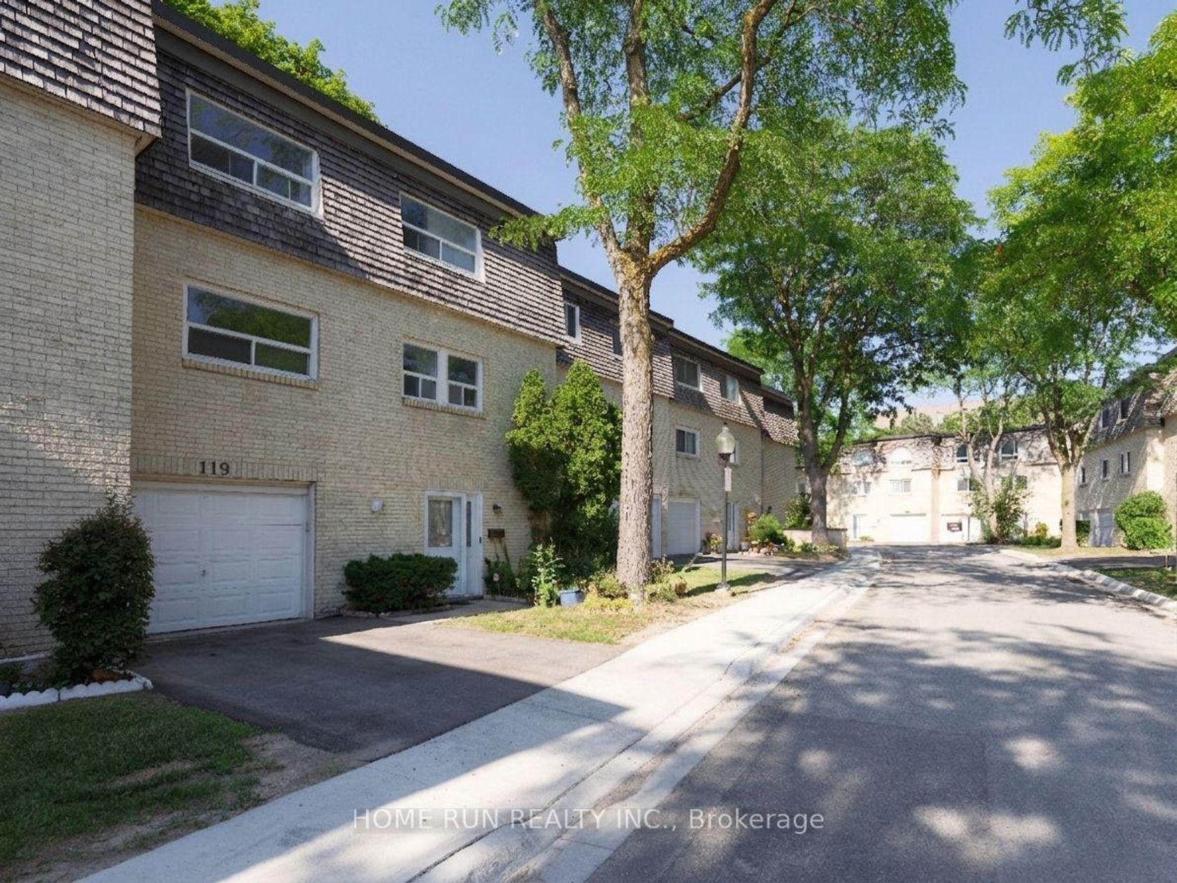119 Courville Coachway Way, Pleasant View, Toronto photo number 2