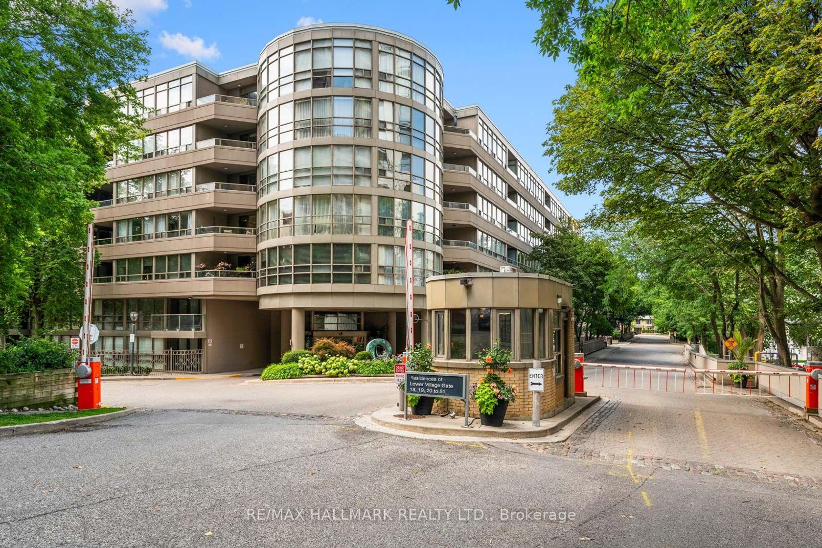 108 - 18 Lower Village Gate, Forest Hill South, Toronto photo 2