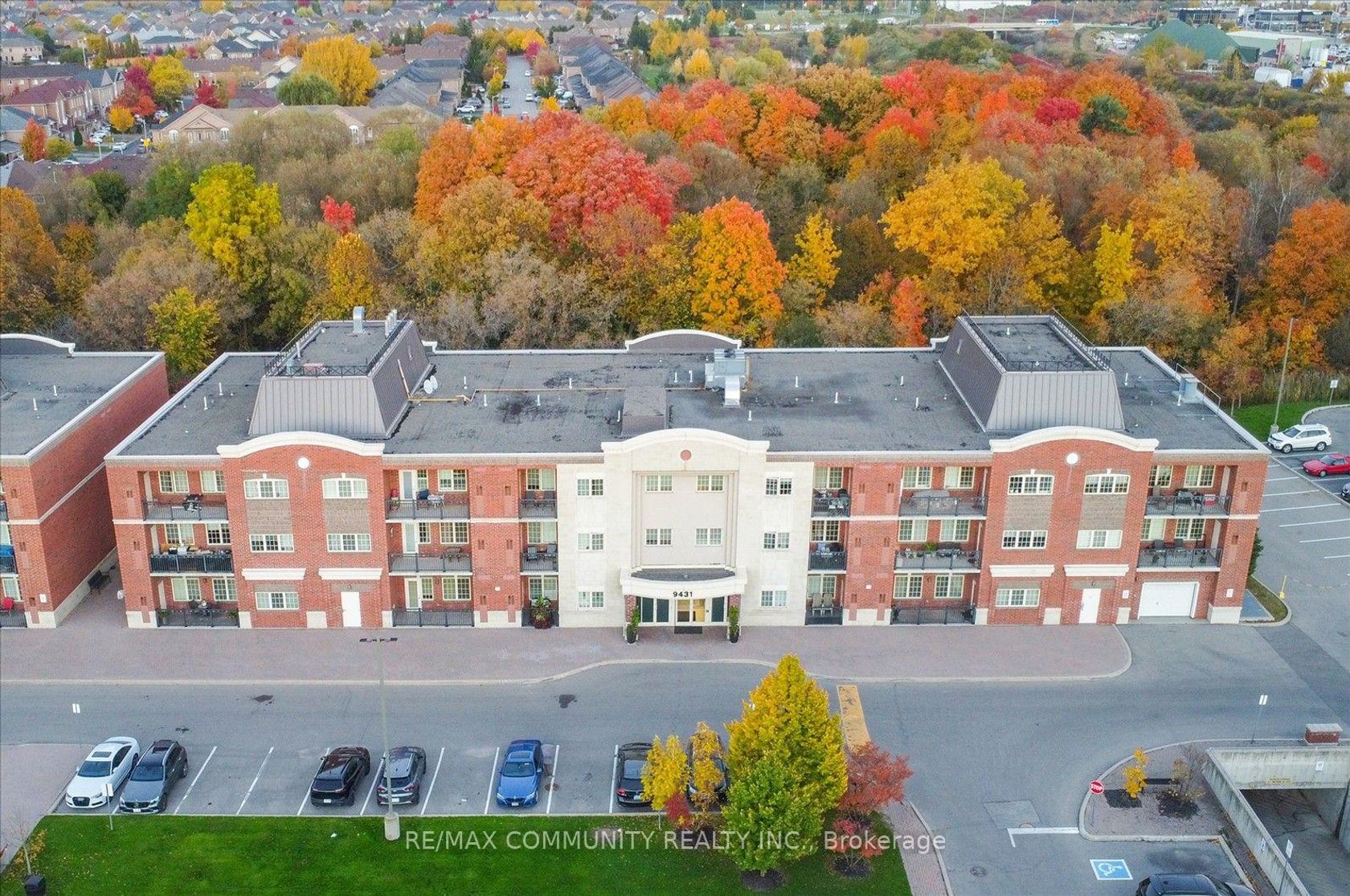 308 - 9431 Jane Street, Maple, Vaughan photo number 2