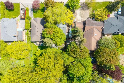 Photo 2 at 4 Elton Crescent, Long Branch, Toronto
