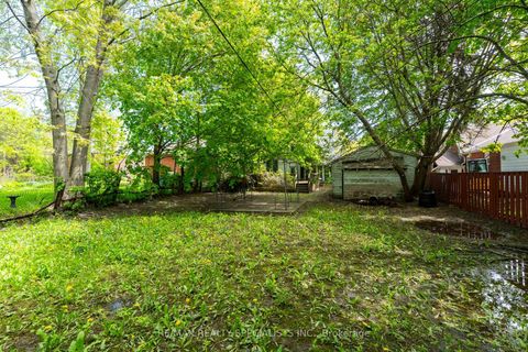 Photo 10 at 4 Elton Crescent, Long Branch, Toronto