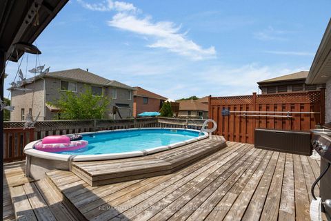 Photo 1 at 9 Stephanie Lane, Painswick South, Barrie