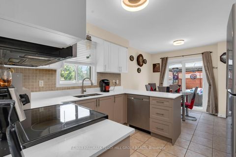 Photo 2 at 9 Stephanie Lane, Painswick South, Barrie