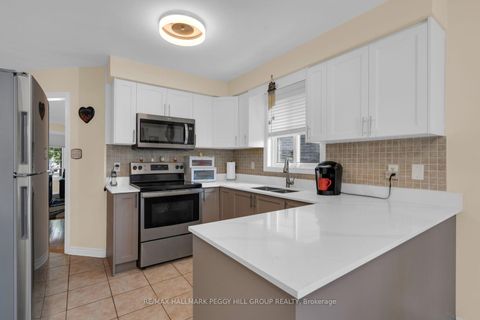 Photo 3 at 9 Stephanie Lane, Painswick South, Barrie