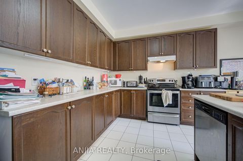 Photo 11 at 102 Westminster Circle, Shore, Barrie
