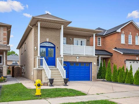 Photo 2 at 119 Blackthorn Drive, Maple, Vaughan