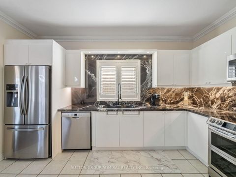 Photo 7 at 119 Blackthorn Drive, Maple, Vaughan
