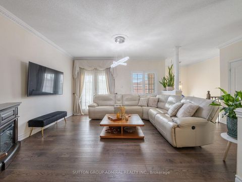 Photo 10 at 119 Blackthorn Drive, Maple, Vaughan