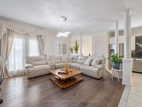 Photo 11 at 119 Blackthorn Drive, Maple, Vaughan