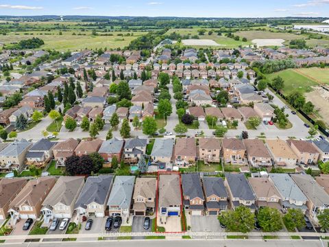Photo 42 at 119 Blackthorn Drive, Maple, Vaughan