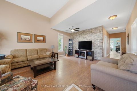 Photo 3 at 121 Prince William Way, Shore, Barrie