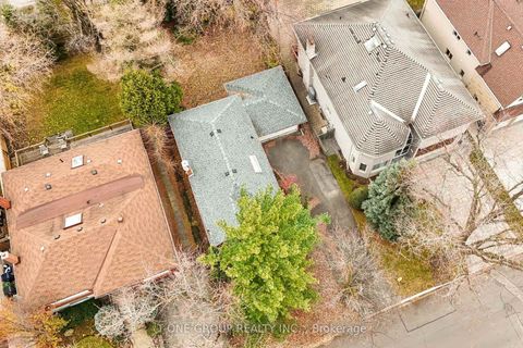 Photo 1 at 302 Spring Garden Avenue, Willowdale East, Toronto
