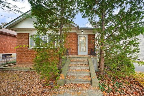 Photo 2 at 302 Spring Garden Avenue, Willowdale East, Toronto