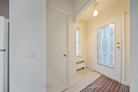 Photo 4 at 302 Spring Garden Avenue, Willowdale East, Toronto