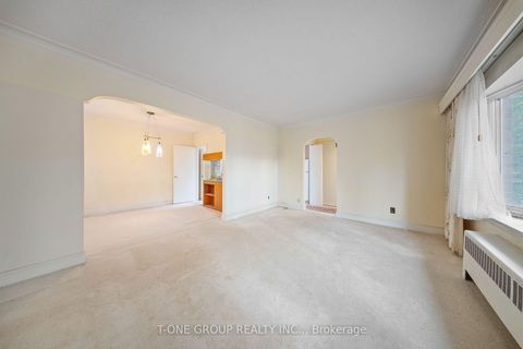 Photo 6 at 302 Spring Garden Avenue, Willowdale East, Toronto