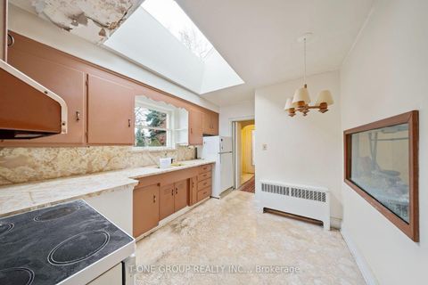Photo 10 at 302 Spring Garden Avenue, Willowdale East, Toronto