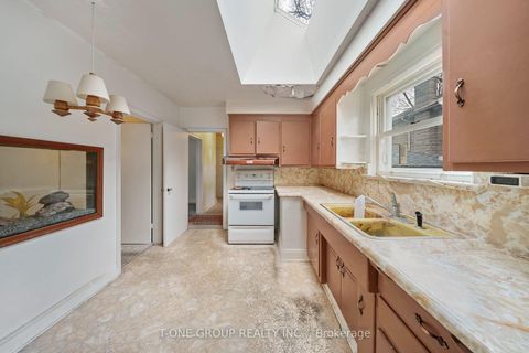 Photo 11 at 302 Spring Garden Avenue, Willowdale East, Toronto