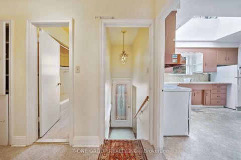 Photo 12 at 302 Spring Garden Avenue, Willowdale East, Toronto