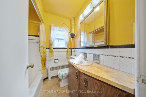 Photo 13 at 302 Spring Garden Avenue, Willowdale East, Toronto