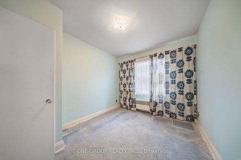 Photo 15 at 302 Spring Garden Avenue, Willowdale East, Toronto