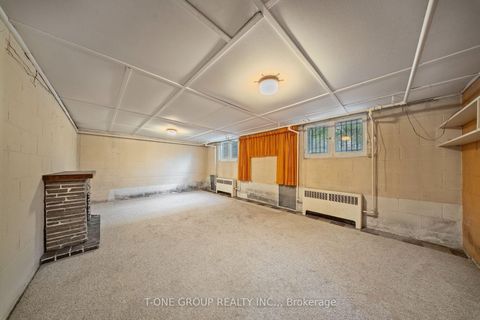 Photo 18 at 302 Spring Garden Avenue, Willowdale East, Toronto