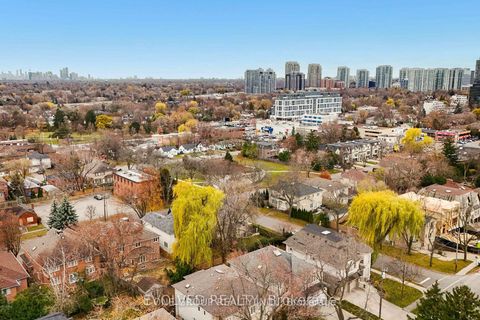 Photo 23 at 302 Spring Garden Avenue, Willowdale East, Toronto