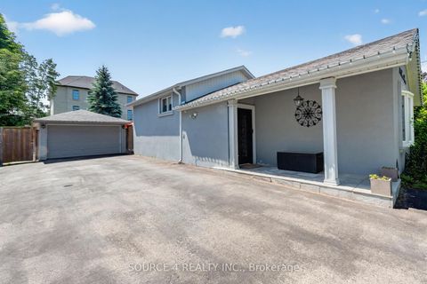Photo 4 at 51 Knowles Crescent, Aurora Highlands, Aurora
