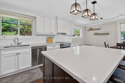 Photo 11 at 51 Knowles Crescent, Aurora Highlands, Aurora