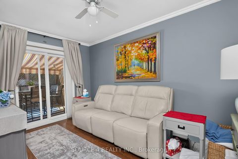 Photo 18 at 51 Knowles Crescent, Aurora Highlands, Aurora