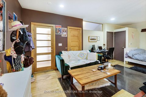 Photo 32 at 6 Littlehayes Lane, Chinatown, Toronto