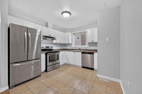 Photo 2 at 39 Hanmer Street E, East Bayfield, Barrie