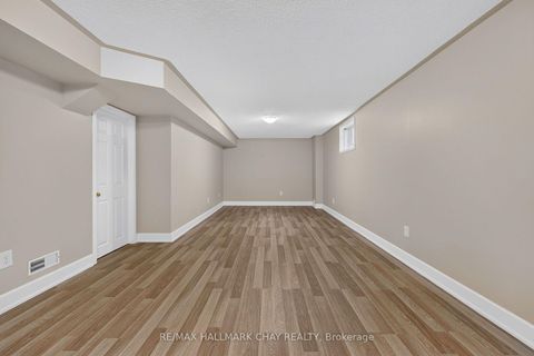 Photo 11 at 39 Hanmer Street E, East Bayfield, Barrie