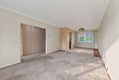 Photo 3 at 15 Robson Place, Newtonbrook West, Toronto