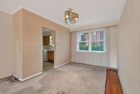 Photo 5 at 15 Robson Place, Newtonbrook West, Toronto