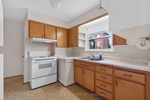 Photo 6 at 15 Robson Place, Newtonbrook West, Toronto