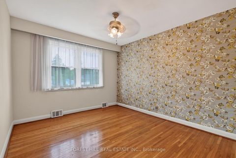 Photo 9 at 15 Robson Place, Newtonbrook West, Toronto
