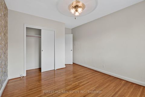 Photo 10 at 15 Robson Place, Newtonbrook West, Toronto