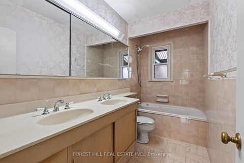Photo 11 at 15 Robson Place, Newtonbrook West, Toronto
