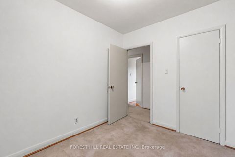 Photo 12 at 15 Robson Place, Newtonbrook West, Toronto