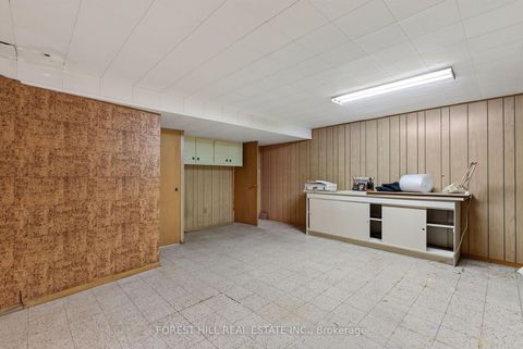 Photo 16 at 15 Robson Place, Newtonbrook West, Toronto