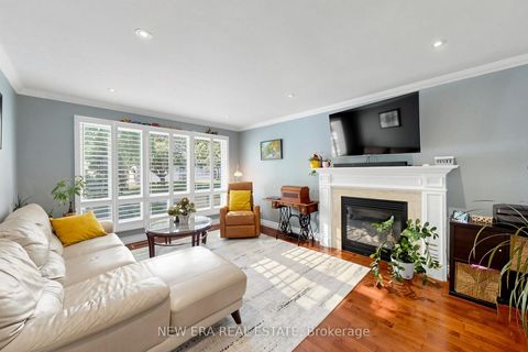 Photo 4 at 197 Lucas Street, Mill Pond, Richmond Hill