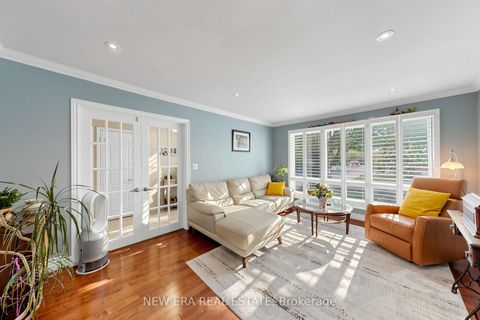 Photo 5 at 197 Lucas Street, Mill Pond, Richmond Hill