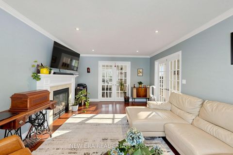 Photo 6 at 197 Lucas Street, Mill Pond, Richmond Hill
