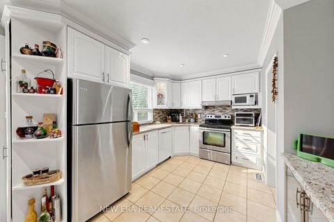 Photo 7 at 197 Lucas Street, Mill Pond, Richmond Hill