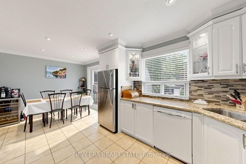 Photo 8 at 197 Lucas Street, Mill Pond, Richmond Hill