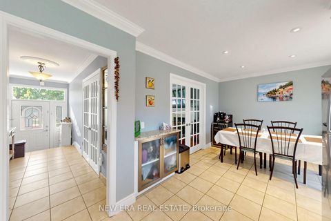 Photo 9 at 197 Lucas Street, Mill Pond, Richmond Hill