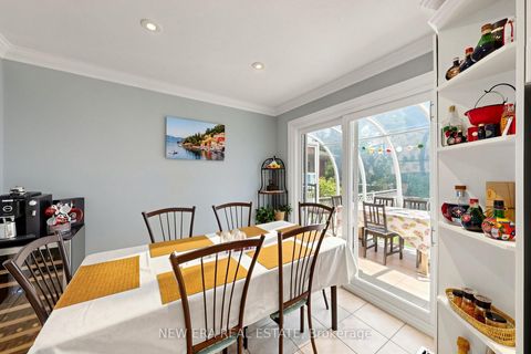 Photo 11 at 197 Lucas Street, Mill Pond, Richmond Hill