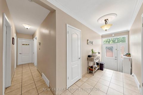 Photo 12 at 197 Lucas Street, Mill Pond, Richmond Hill