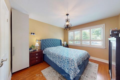 Photo 14 at 197 Lucas Street, Mill Pond, Richmond Hill